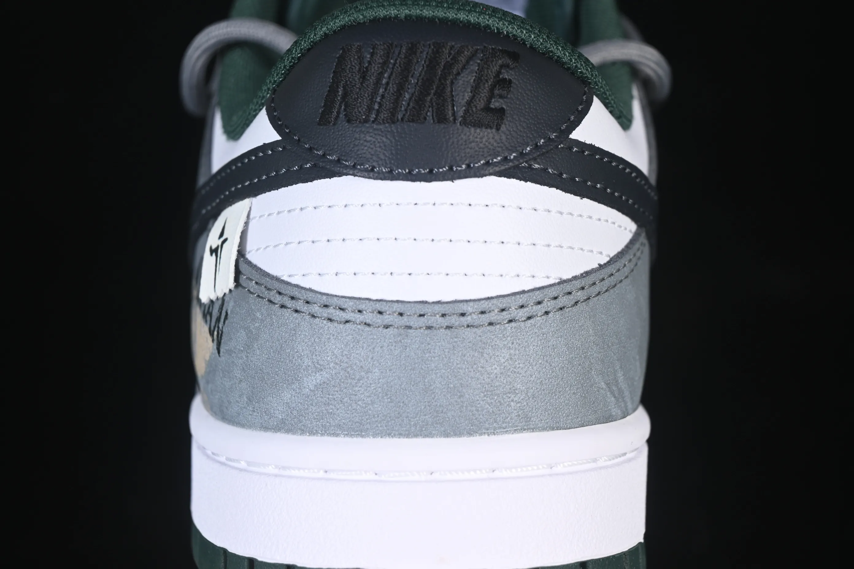 All Categories Nk SB Dunk Series Nk SB Dunk Low High-end Customized Low-top Shoes Nike SB Dunk Low "Just Do It" Straps Anniversary High-end Customized Low-top Casual Shoes DV0833-111